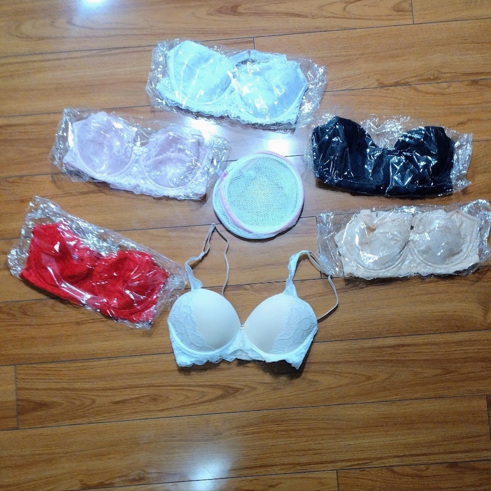 32a 5 Bras&Like New light cream and white lace push up bra, padded 4 comfort
